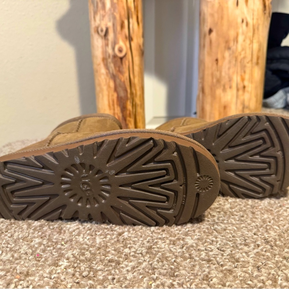 UGG Classic Mini II